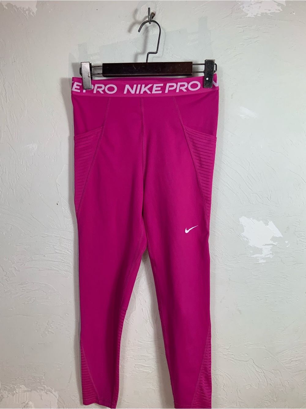 Nike Pro Dri-FIT Women's Pink Athletic Leggings Size M Training Workout Gym - Picture 2 of 8